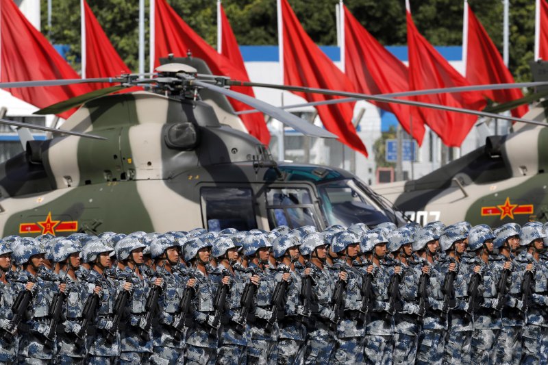 中共中央總書記、國家主席、中央軍委主席習近平30日上午前往石崗營區，視察並檢閱中國人民解放軍駐香港部隊。（AP）