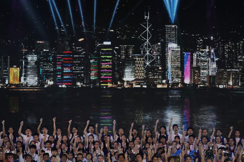 香港回歸中國20年,中國經濟起飛帶動香港發展,但也使香港產業走向單一化(AP) 香港回歸中國20年,中國經濟起飛帶動香港發展,但也使香港產業走向單一化(AP)