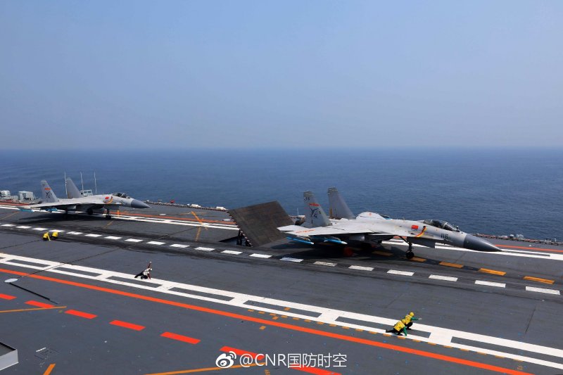 遼寧號在東海與台灣海峽一帶進行演練。 遼寧號在東海與台灣海峽一帶進行演練。