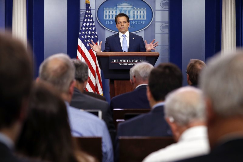 白宮公關主任史卡拉穆奇接受媒體提問(AP) 白宮公關主任史卡拉穆奇接受媒體提問(AP)