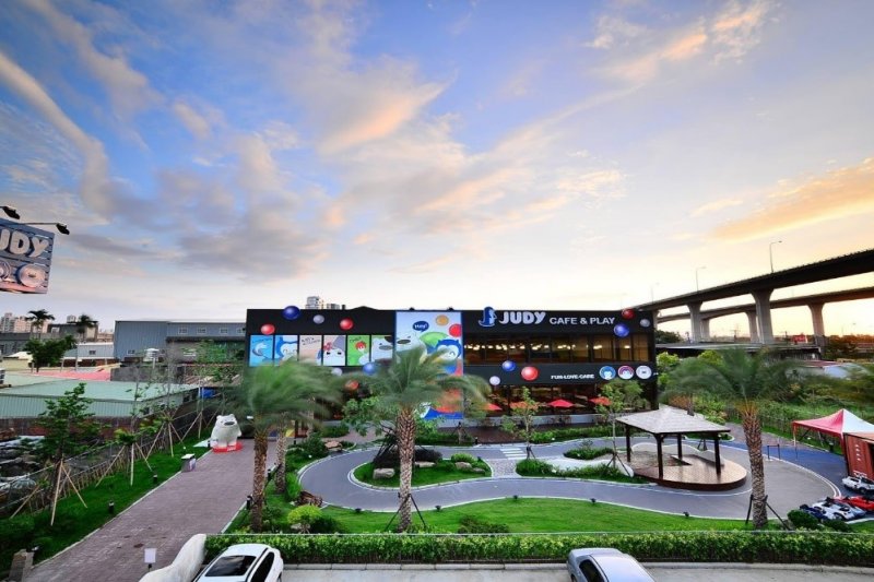 JUDY Café & Play擁有極大的用餐空間和遊樂場,讓無論用餐或是玩樂都全心享受!(圖 / JUDY Café & Play @ facebook) JUDY Café & Play擁有極大的用餐空間和遊樂場,讓無論用餐或是玩樂都全心享受!(圖 / JUDY Café & Play @ facebook)