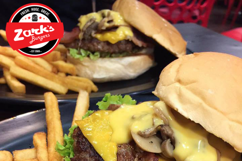 舉辦8披索漢堡促銷,引發民眾瘋狂排隊搶購的ZARK's Burgers。 舉辦8披索漢堡促銷,引發民眾瘋狂排隊搶購的ZARK's Burgers。