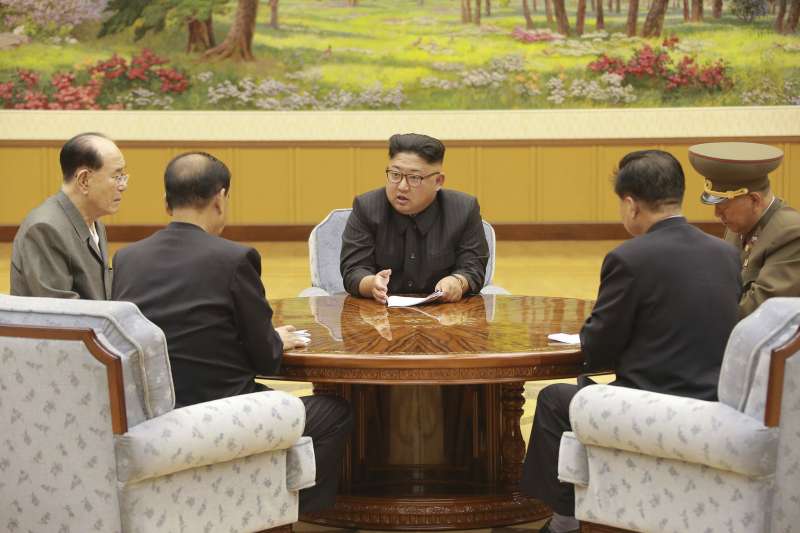 2017年9月3日,北韓最高領導人金正恩主持勞動黨政治局常委會議,決定進行氫彈試爆。(勞動新聞) 2017年9月3日,北韓最高領導人金正恩主持勞動黨政治局常委會議,決定進行氫彈試爆。(勞動新聞)