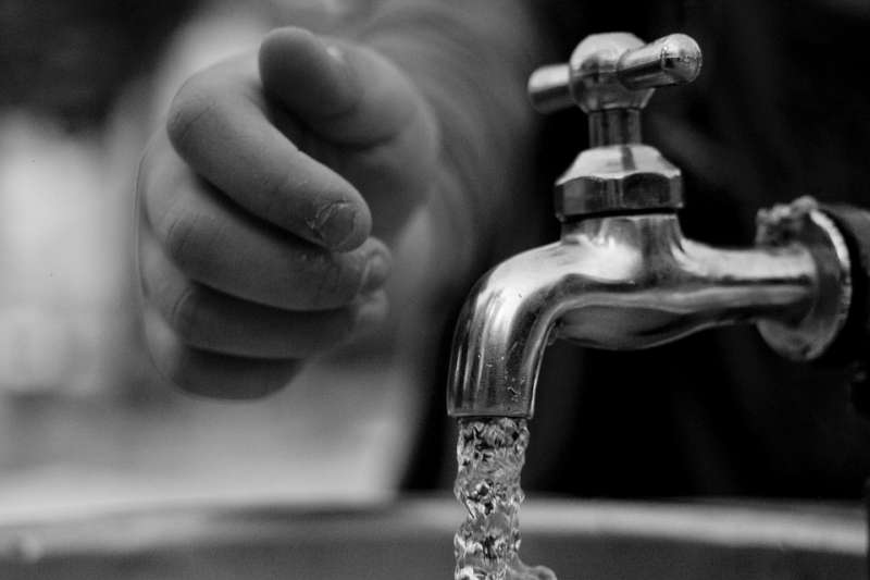美國研究調查五大洲飲水,發現逾8成含微塑膠(取自Pixabay) 美國研究調查五大洲飲水,發現逾8成含微塑膠(取自Pixabay)