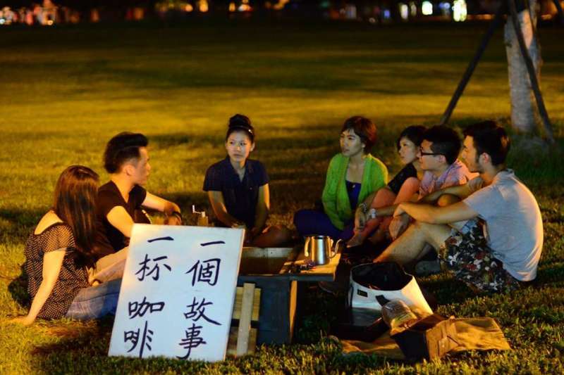2017-10-09-莊奕凡休學後,開始了「一杯咖啡,一個故事」的街頭計畫02。(一杯咖啡,一個故事提供) 2017-10-09-莊奕凡休學後,開始了「一杯咖啡,一個故事」的街頭計畫02。(一杯咖啡,一個故事提供)