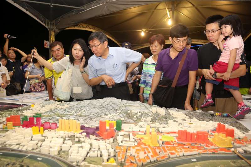 柯文哲向南港鄉親表示以南港車站為中心的東區門戶計畫正式啟動。(台北市政府提供) 柯文哲向南港鄉親表示以南港車站為中心的東區門戶計畫正式啟動。(台北市政府提供)