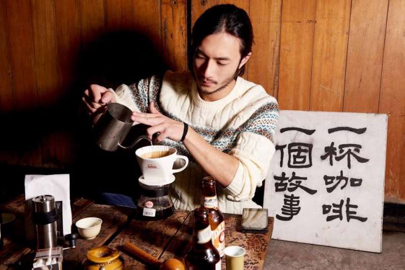 2017-10-12-莊奕凡離開學校後開始了一杯咖啡計畫。(一杯咖啡,一個故事提供) 2017-10-12-莊奕凡離開學校後開始了一杯咖啡計畫。(一杯咖啡,一個故事提供)