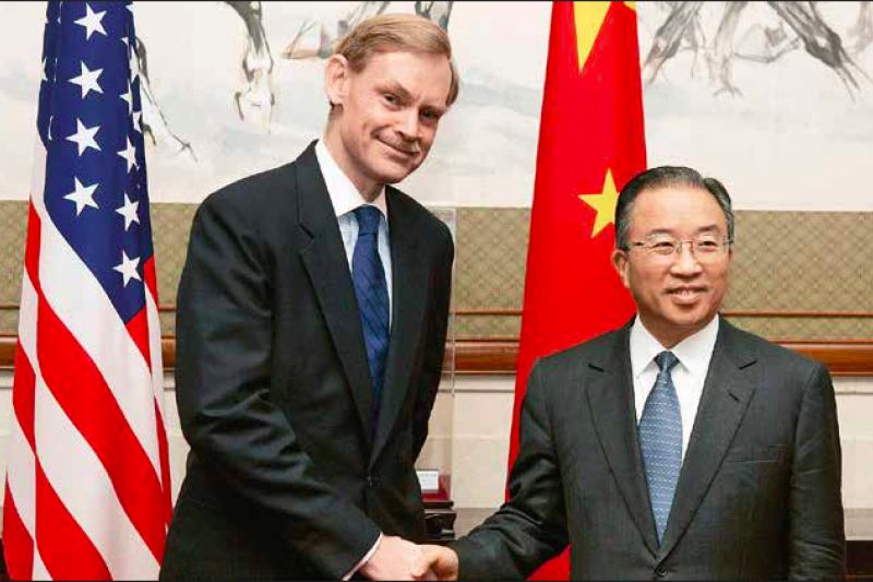 戴秉國在2004年的台灣總統大選前,以中國特使身份進行國際反台獨工作,赴美面見布里辛斯基。(資料照,多維媒體提供) 戴秉國在2004年的台灣總統大選前,以中國特使身份進行國際反台獨工作,赴美面見布里辛斯基。(資料照,多維媒體提供)