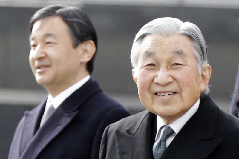 明仁天皇(右)、皇太子德仁親王。(美聯社) 明仁天皇(右)、皇太子德仁親王。(美聯社)