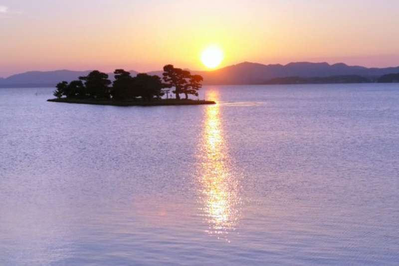 島根縣東部地區的訪日客人數增長情形可觀。圖為宍道湖的夕陽。(圖/潮日本提供) 島根縣東部地區的訪日客人數增長情形可觀。圖為宍道湖的夕陽。(圖/潮日本提供)