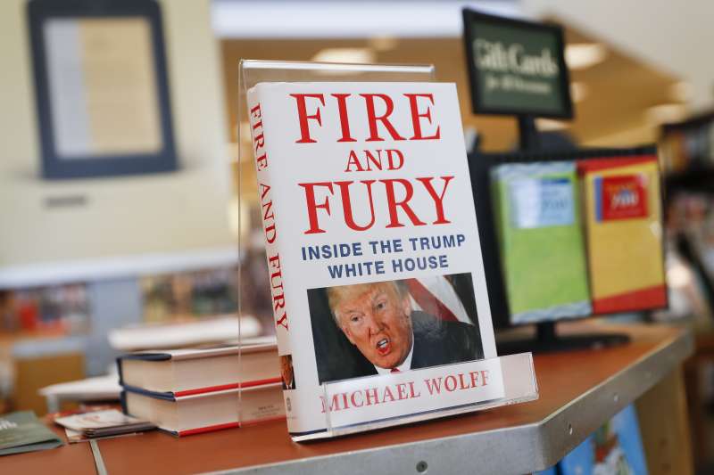 《烈焰與怒火：川普白宮內幕》（Fire and Fury: Inside the Trump White House）揭露川普醜態，5日一上市就銷售一空（AP）