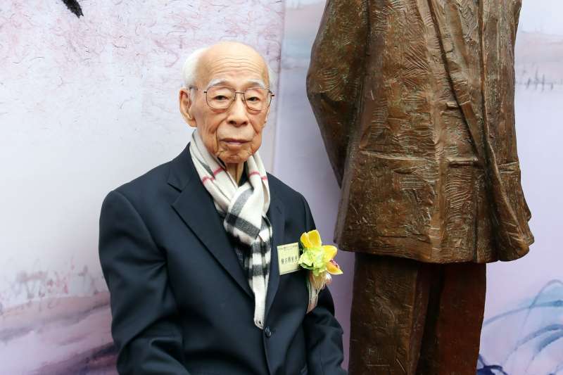 國學大師饒宗頤出席其銅像揭幕暨「藝聚西泠」展覽開幕典禮（新華社）