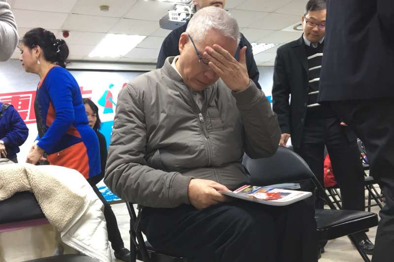 花蓮近期發生強震,造成部分災情。國民黨主席吳敦義11日下午前往花蓮慰問災民,上午出席祈福活動時忍不住落淚、哭紅了雙眼。(羅暐智攝).jpg 花蓮近期發生強震,造成部分災情。國民黨主席吳敦義11日下午前往花蓮慰問災民,上午出席祈福活動時忍不住落淚、哭紅了雙眼。(羅暐智攝).jpg