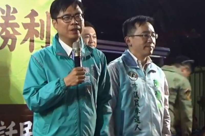 20180317-民進黨高雄市長提名人陳其邁(左),為前總統陳水扁之子陳致中站台。(取自陳致中臉書影片) 20180317-民進黨高雄市長提名人陳其邁(左),為前總統陳水扁之子陳致中站台。(取自陳致中臉書影片)