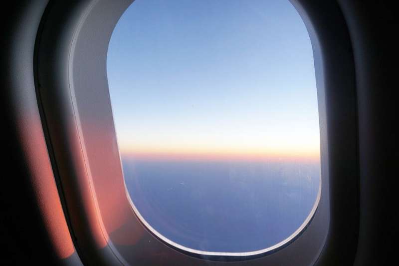 飛機的窗戶本來是方的,為何後來會改成圓的呢?(圖/Pixabay) 飛機的窗戶本來是方的,為何後來會改成圓的呢?(圖/Pixabay)