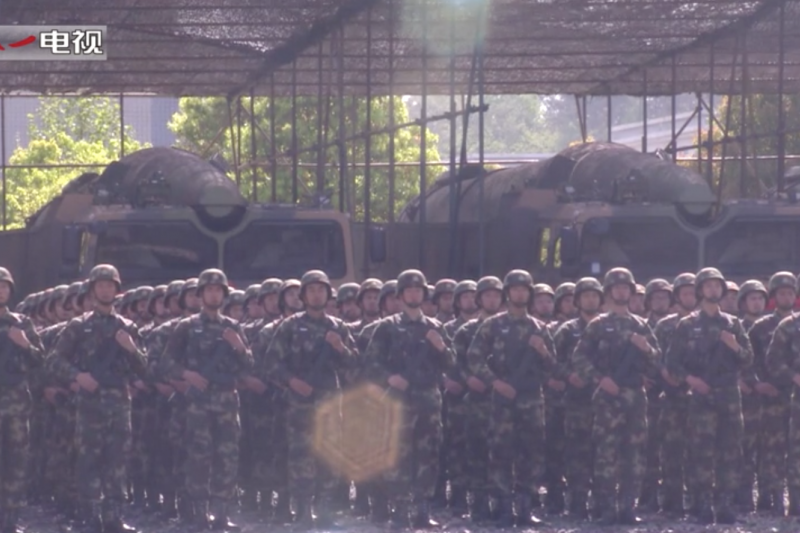 中國軍網八一電視播出火箭軍新型導彈畫面,一般認為這應該是東風-26。 中國軍網八一電視播出火箭軍新型導彈畫面,一般認為這應該是東風-26。