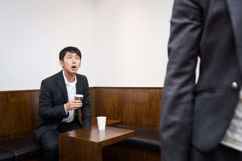 表現欠佳者會自吹自擂、高估自身的能力,而表現良好的人卻總是妄自菲薄、表現得更謙虛。(圖/Pakutaso) 表現欠佳者會自吹自擂、高估自身的能力,而表現良好的人卻總是妄自菲薄、表現得更謙虛。(圖/Pakutaso)