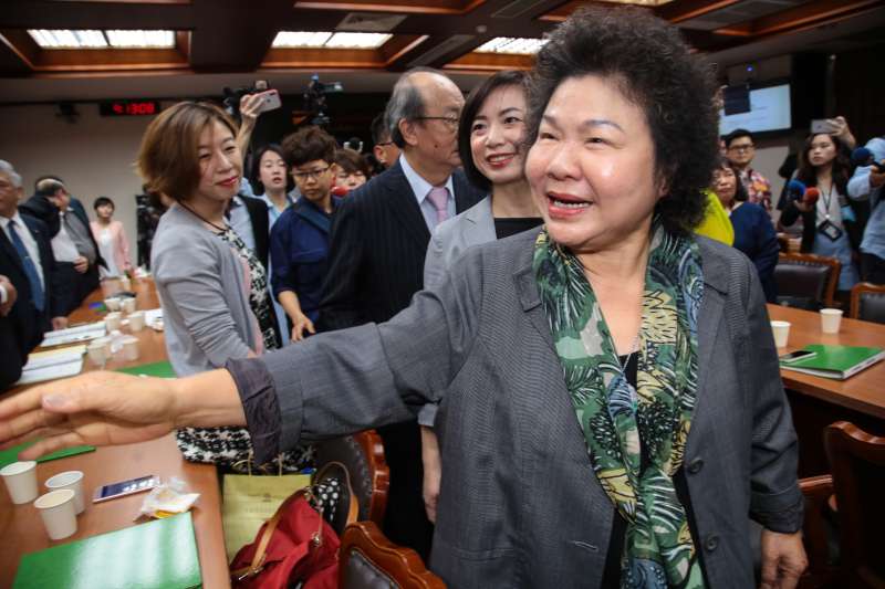20180427-總統府秘書長陳菊27日拜會民進黨立院黨團,並與黨籍立委一一握手。(顏麟宇攝) 20180427-總統府秘書長陳菊27日拜會民進黨立院黨團,並與黨籍立委一一握手。(顏麟宇攝)