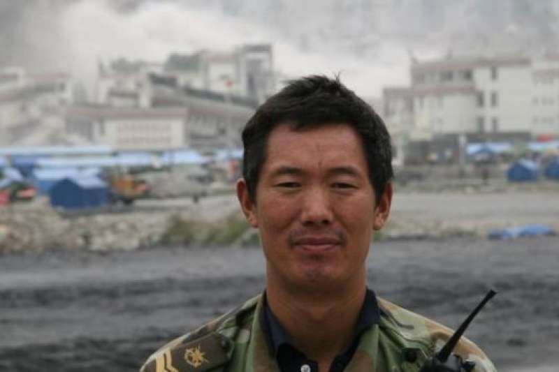 2008年,朱長振在四川震區採訪。(BBC中文網) 2008年,朱長振在四川震區採訪。(BBC中文網)
