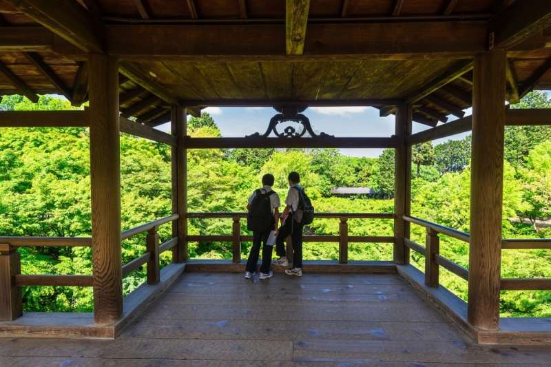 在東福寺，秋季還能欣賞到艷紅如火的紅葉。（圖／ZEKKEI Japan）