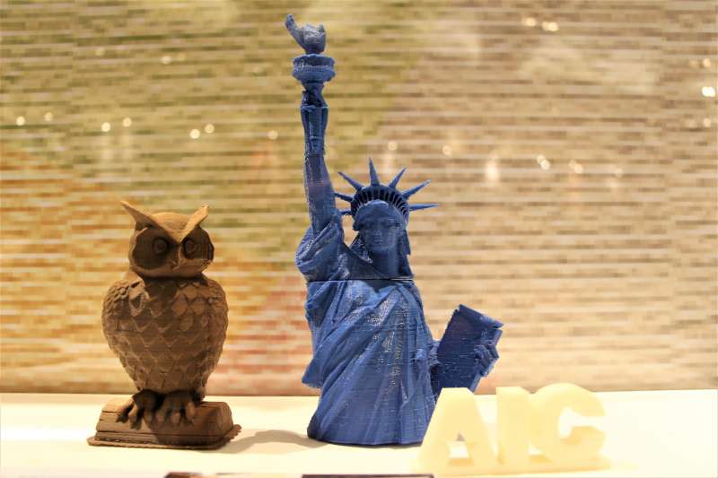 AIT40周年特展:利用3D列印技術創作的自由女神像和貓頭鷹像(簡恒宇攝) AIT40周年特展:利用3D列印技術創作的自由女神像和貓頭鷹像(簡恒宇攝)