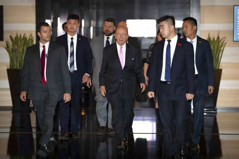 美國商務部長羅斯2日抵達北京。AP 美國商務部長羅斯2日抵達北京。AP