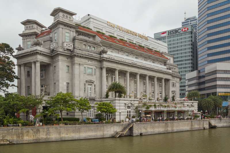 新加坡浮爾頓酒店(The Fullerton Hotel Singapore)(Marcin Konsek@Wikipedia / CC BY-SA 4.0) 新加坡浮爾頓酒店(The Fullerton Hotel Singapore)(Marcin Konsek@Wikipedia / CC BY-SA 4.0)