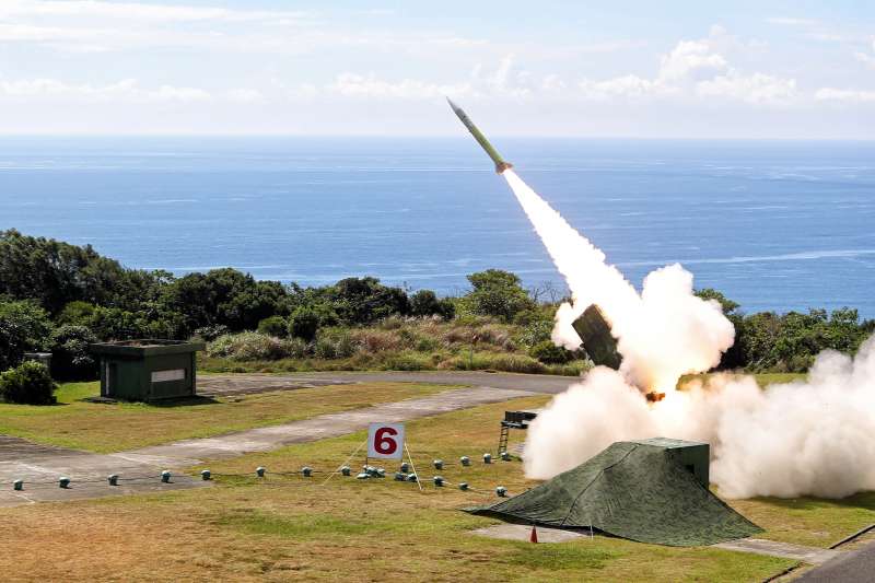 20180605-空軍防空部隊今天在屏東九鵬基地實施飛彈實彈射擊。愛國者二型飛彈（青年日報提供）