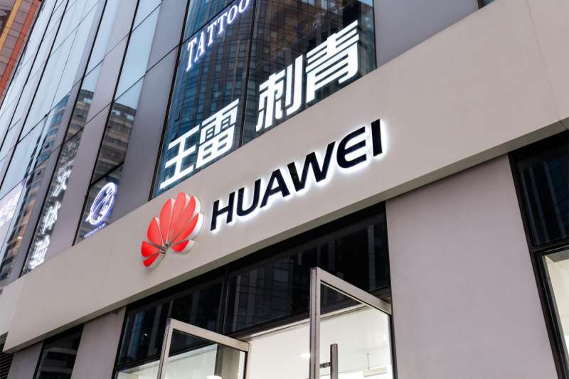 Facebook 陸陸續續與中國廠商華為、聯想、Oppo,以及蘋果、亞馬遜、BlackBerry、微軟等至少60 家裝置製造商,簽訂數據共享協議。(圖/取自shutterstock,數位時代提供) Facebook 陸陸續續與中國廠商華為、聯想、Oppo,以及蘋果、亞馬遜、BlackBerry、微軟等至少60 家裝置製造商,簽訂數據共享協議。(圖/取自shutterstock,數位時代提供)