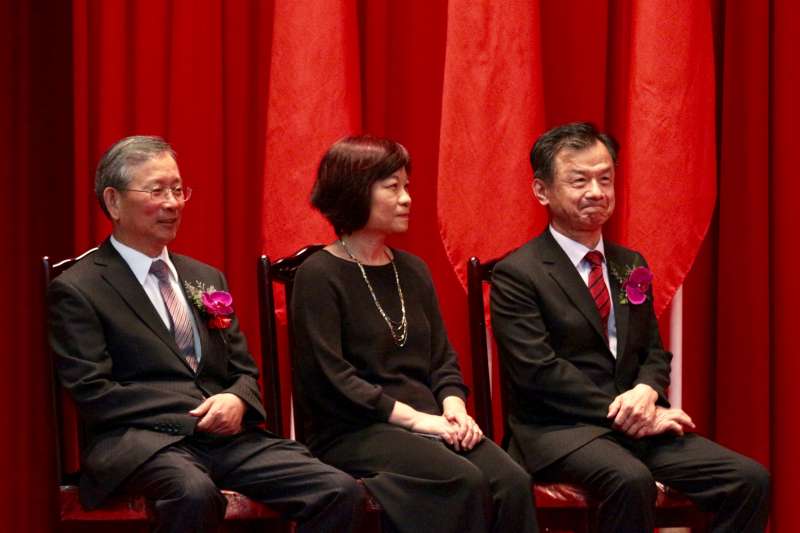 20180716-法務部舉行法務部長交接儀式,司法院秘書長呂太郎(左一)、國發會主委陳美伶(中)、即將卸任的法務部部長邱太三(右一)出席。(陳韡誌攝) 20180716-法務部舉行法務部長交接儀式,司法院秘書長呂太郎(左一)、國發會主委陳美伶(中)、即將卸任的法務部部長邱太三(右一)出席。(陳韡誌攝)