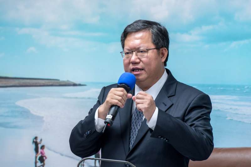 桃園市長鄭文燦今(18)日上午主持市政會議,聽取桃園捷運公司「機場捷運全線票價優惠降價10元方案及後續相關作業」簡報。(圖/桃園市政府提供) 桃園市長鄭文燦今(18)日上午主持市政會議,聽取桃園捷運公司「機場捷運全線票價優惠降價10元方案及後續相關作業」簡報。(圖/桃園市政府提供)
