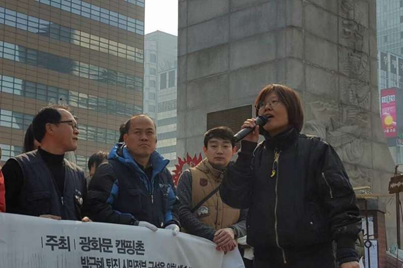 朴槿惠政府的藝文界黑名單被踢爆後,南韓藝文界人士發起反黑名單運動,透過藝術表演結合抗議,表達不滿。(林仁子提供) 朴槿惠政府的藝文界黑名單被踢爆後,南韓藝文界人士發起反黑名單運動,透過藝術表演結合抗議,表達不滿。(林仁子提供)