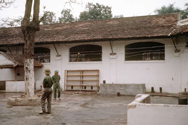 越戰期間北越惡名昭彰的「火爐監獄」（Hỏa Lò Prison），又稱「河內希爾頓」（The Hanoi Hilton）（Wikipedia / Public Domain）