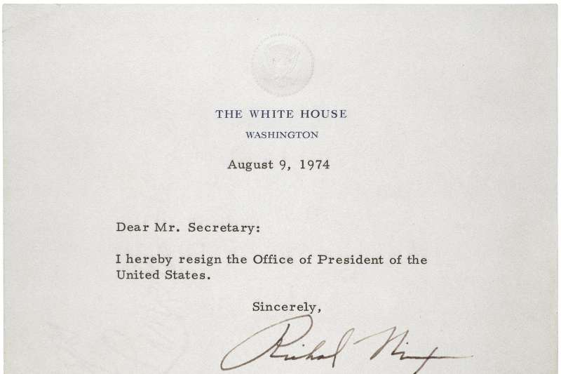 1974年8月8日,美國總統尼克森(Richard Nixon)發布辭職信,宣布自翌日起辭職(Wikipedia / Public Domain) 1974年8月8日,美國總統尼克森(Richard Nixon)發布辭職信,宣布自翌日起辭職(Wikipedia / Public Domain)