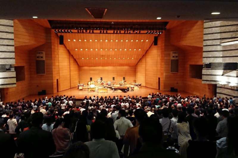 朱宗慶打擊樂團首赴泰國巡演,現場迴響熱烈、安可聲不斷,最後加演兩首安可曲。(朱宗慶打擊樂團提供) 朱宗慶打擊樂團首赴泰國巡演,現場迴響熱烈、安可聲不斷,最後加演兩首安可曲。(朱宗慶打擊樂團提供)