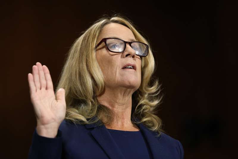 2018年9月27日,美國聯邦參議院聽證會,大學教授福特(Christine Blasey Ford)指控準大法官卡瓦諾(Brett Kavanaugh)多年前企圖性侵(AP) 2018年9月27日,美國聯邦參議院聽證會,大學教授福特(Christine Blasey Ford)指控準大法官卡瓦諾(Brett Kavanaugh)多年前企圖性侵(AP)
