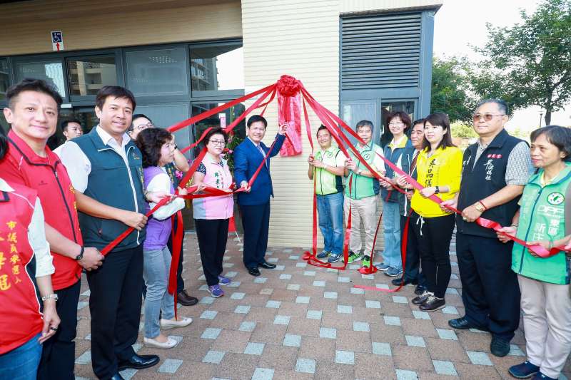 台中市林佳龍主持東區泉源、樂成、旱溪、新庄,4里多功能聯合活動中心啟用儀式。(圖/台中市政府提供) 台中市林佳龍主持東區泉源、樂成、旱溪、新庄,4里多功能聯合活動中心啟用儀式。(圖/台中市政府提供)