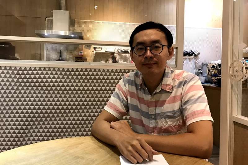 陳璽文離開科技業,目前為咖啡廳老闆。(圖/喀報提供 黃胤綸攝) 陳璽文離開科技業,目前為咖啡廳老闆。(圖/喀報提供 黃胤綸攝)