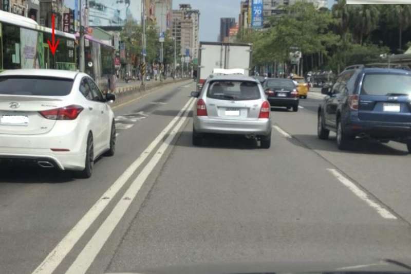 2018-10-24 取締機車違規行駛公車專用道照片（台北市政府警察局提供）