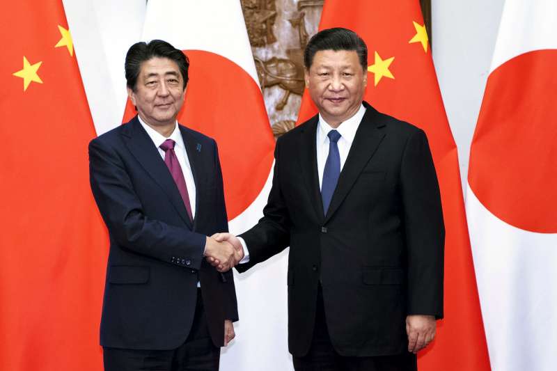 2018年10月26日,日本首相安倍晉三在北京會見中國國家主席習近平(AP) 2018年10月26日,日本首相安倍晉三在北京會見中國國家主席習近平(AP)