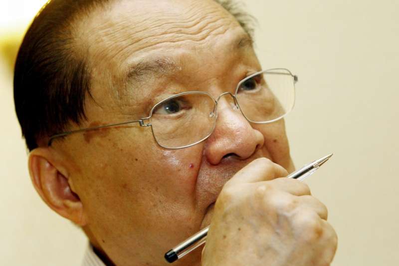 金庸的一生,跨領域、跨國界的影響力,無人能企及。(圖/BBC中文網) 金庸的一生,跨領域、跨國界的影響力,無人能企及。(圖/BBC中文網)