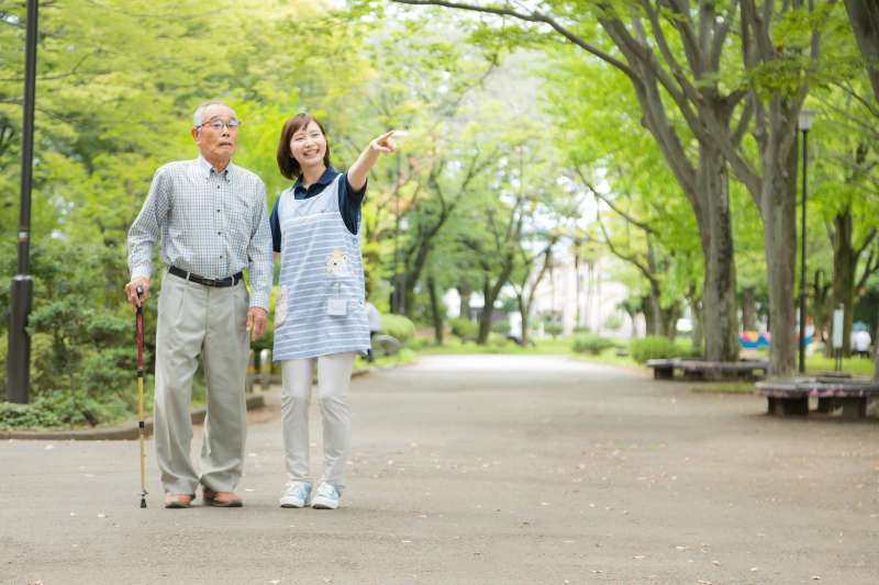 台灣 65 歲以上失智人口有 25.3 萬人，但阿茲海默症目前仍然沒有能及早診斷的方法；不過 AI 透過機器學習，將能「預測」出罹患阿茲海默症的高風險族群！（圖／取自pakutaso）