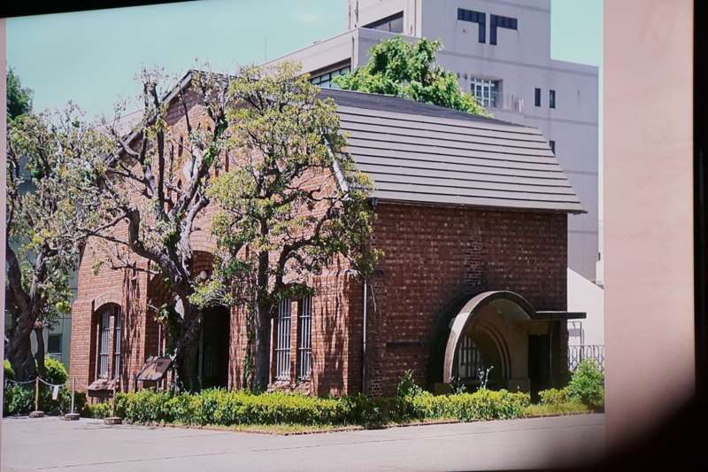 平和之森小學新址內的中野監獄大門。 平和之森小學新址內的中野監獄大門。