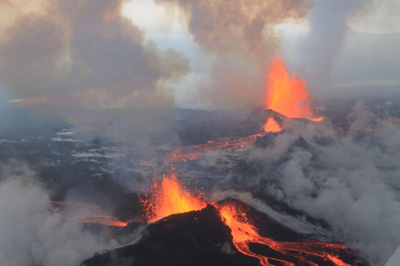 2014年9月冰島火山爆發（peterhartree@Wikipedia / CC BY-SA 2.0）