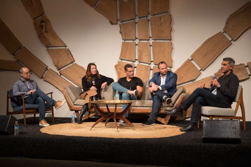 2018-12-06 座談會嘉賓由左至右:Larry Chu、Shannon McClenaghan、Shahin Farshchi、Cédric Hutchings以及Vivek Mehra(作者楊建銘提供) 2018-12-06 座談會嘉賓由左至右:Larry Chu、Shannon McClenaghan、Shahin Farshchi、Cédric Hutchings以及Vivek Mehra(作者楊建銘提供)