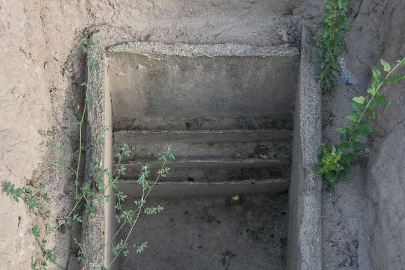 營盤山遺址現場石棺墓葬(新華社) 營盤山遺址現場石棺墓葬(新華社)