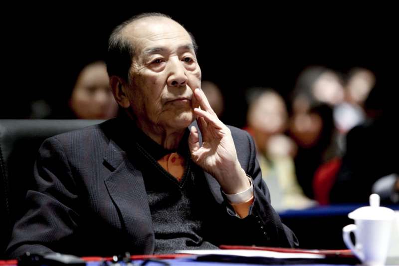 前中國國務院發言人袁木13日病逝北京。 前中國國務院發言人袁木13日病逝北京。
