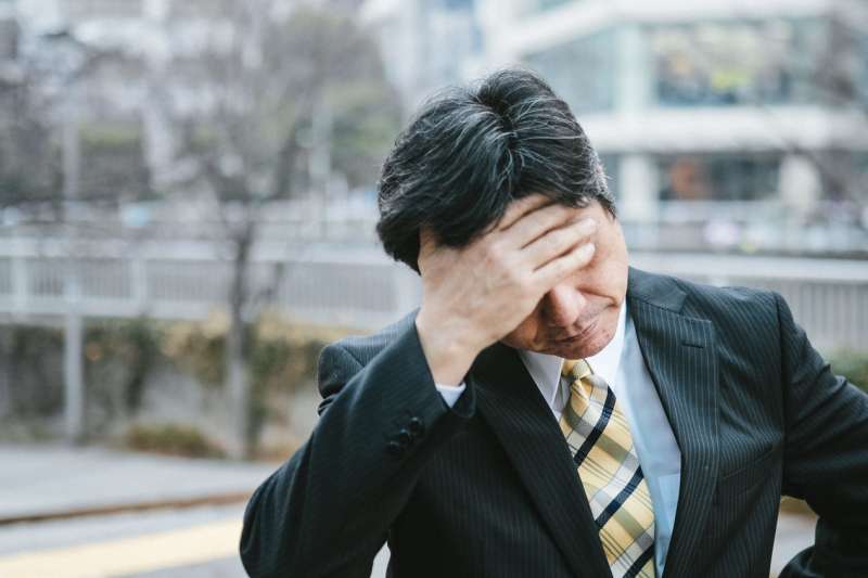 一般的疲勞原本是屬於正常的生理反應,而且通常只要經過一段時間的休息就可以獲得改善,但如果長時間出現疲倦感,怎麼睡都睡不飽,你可能罹患了「慢性疲勞症候群」。(圖/取自pakutaso) 一般的疲勞原本是屬於正常的生理反應,而且通常只要經過一段時間的休息就可以獲得改善,但如果長時間出現疲倦感,怎麼睡都睡不飽,你可能罹患了「慢性疲勞症候群」。(圖/取自pakutaso)
