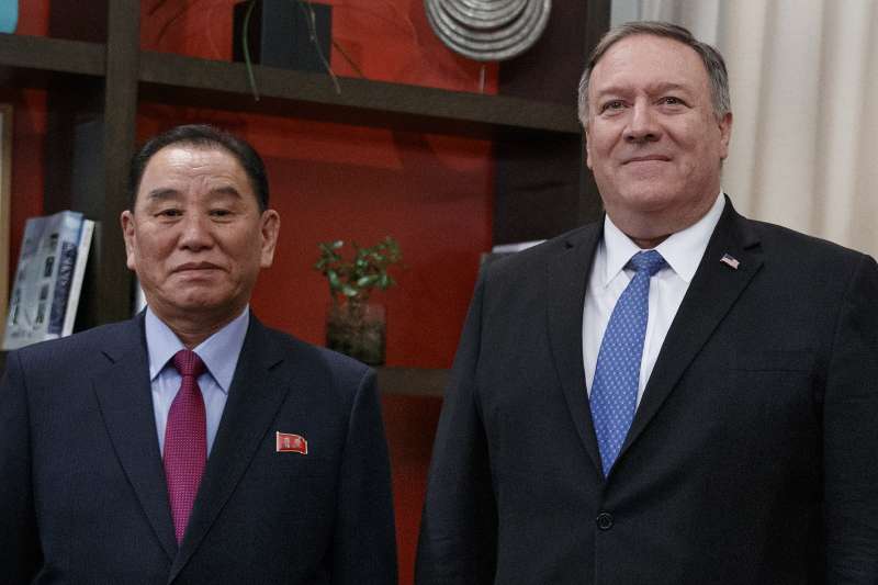 2019年1月,北韓(朝鮮)最高領導人金正恩特使、朝鮮勞動黨中央委員會副委員長金英哲訪問美國,會見國務卿龐畢歐(Mike Pompeo)(AP) 2019年1月,北韓(朝鮮)最高領導人金正恩特使、朝鮮勞動黨中央委員會副委員長金英哲訪問美國,會見國務卿龐畢歐(Mike Pompeo)(AP)