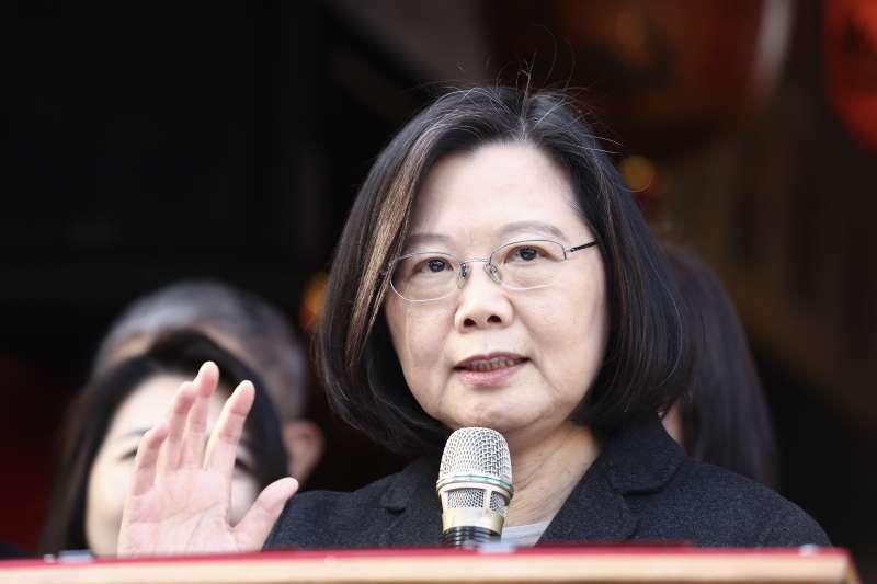 20190124-總統蔡英文陪同士林區立委補選候選人何志偉赴葫蘆堵海光宮參香。(陳品佑攝) 20190124-總統蔡英文陪同士林區立委補選候選人何志偉赴葫蘆堵海光宮參香。(陳品佑攝)
